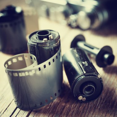 Eski Foto film rulo, kaset ve retro kamera.