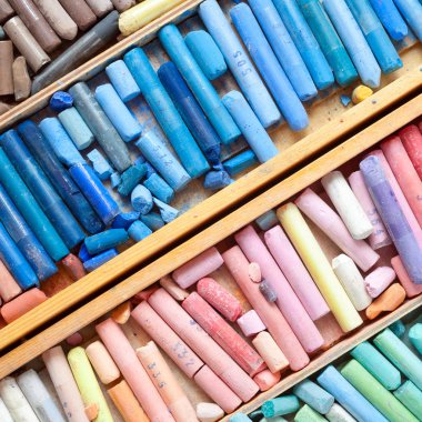 Ahşap sanatçı kutusunda, profesyonel renkli pastel boya kalemi t