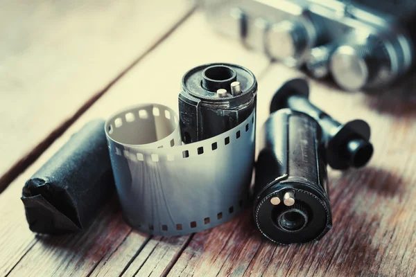 Old photo film rolls, cassette and retro camera on background. V — Stock Photo, Image