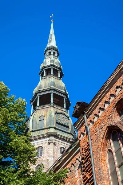 Riga, Letonya eski şehir bölgesinde kilise Saint peters — Stok fotoğraf