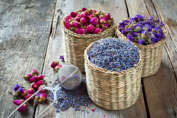 Bitkisel çay ürün çeşitliliği: lavanta, gül ve Çin unutma — Stok fotoğraf