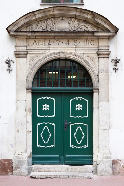 Puerta de entrada Vintage en la antigua ciudad de Riga, Letonia . —  Fotos de Stock