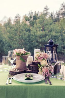 Tablo ayarı güzel rustik tarzı düğün.