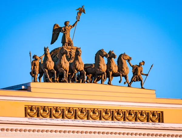 The sculpture on the arch of the Main headquarters, Saint-Peters — Stock Photo, Image