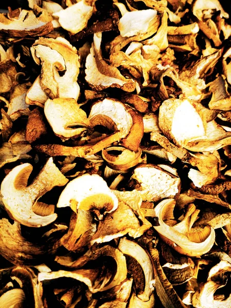 Cogumelos Secos Perto Fatias Balcão — Fotografia de Stock