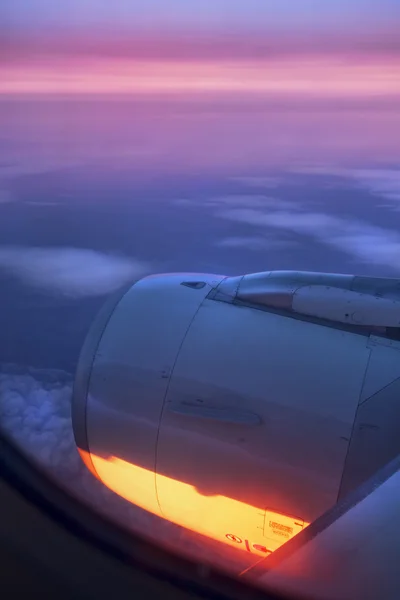Uçak penceresinden gece görünümü — Stok fotoğraf