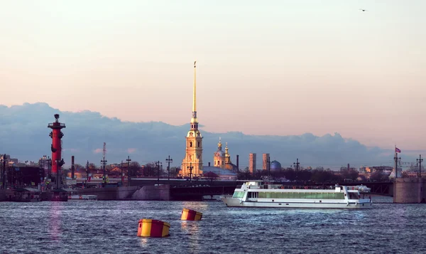 St. Petersburg na białe noce — Zdjęcie stockowe