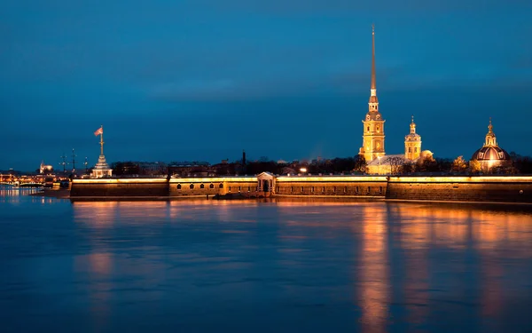 Peter a Paul pevnosti v noci, Petrohrad, Rusko — Stock fotografie