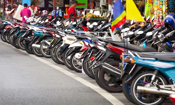 Gatuparkering av motorcyklar — Stockfoto