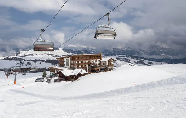 Cableway in the ski resort — Stock Photo, Image