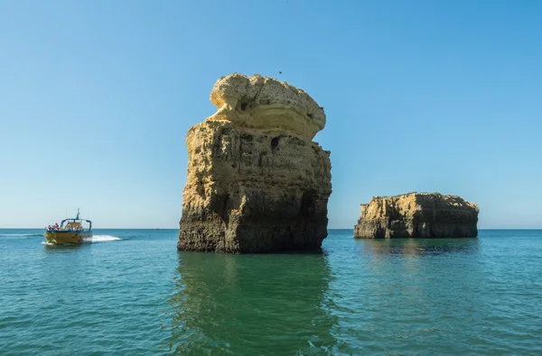En båttur nära Algarves kust — Stockfoto