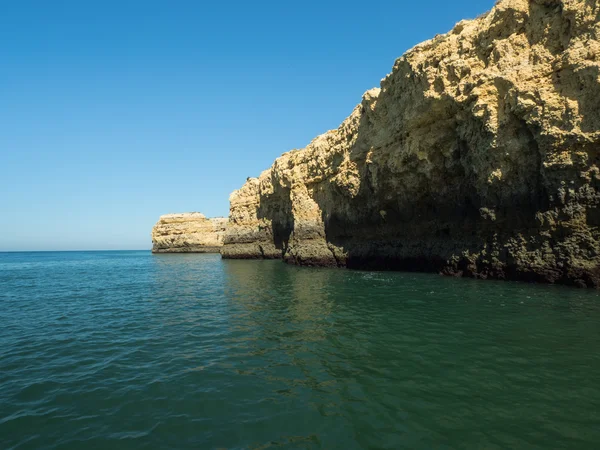 Algarve kıyısında bir tekne gezisi. — Stok fotoğraf