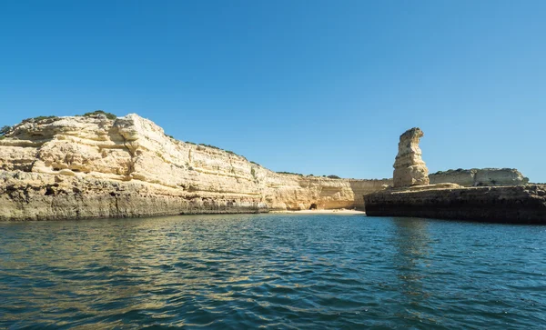 Algarve kıyısında bir tekne gezisi. — Stok fotoğraf