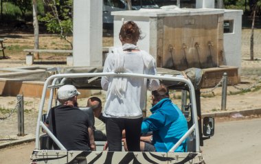 İnsanlar içerisinde