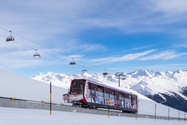Füniküler Parsenn Kayak Merkezi Davos gidiyor