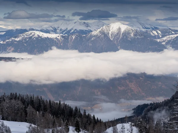 Landschap in het winterseizoen — Stockfoto