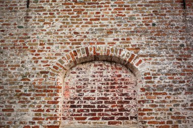 yay pencere tuğla duvar