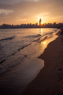 Golden sunset Poniente sahilde 