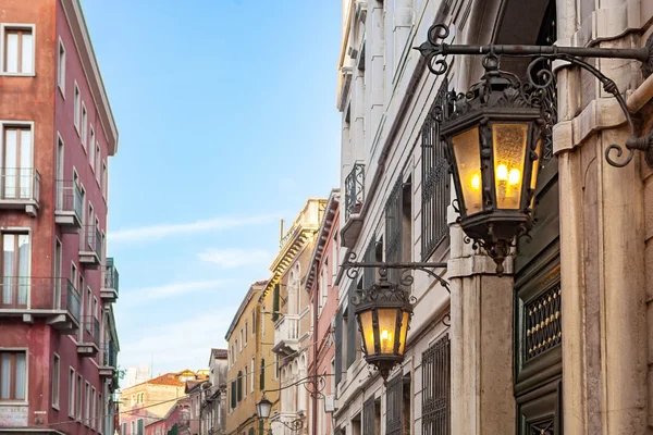 Lámpara antigua en Venetian Street — Foto de Stock