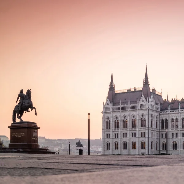 O edifício do Parlamento húngaro — Fotografia de Stock