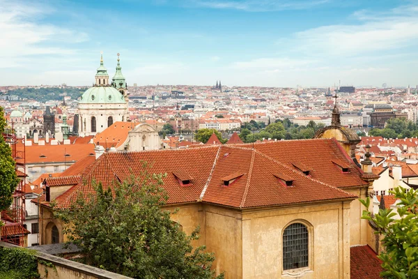 Visa från grunderna för Prag — Stockfoto