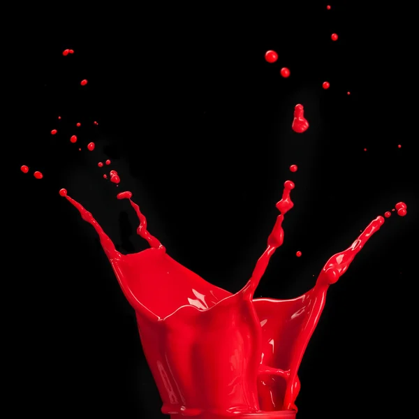 Salpicadura de pintura roja aislada en negro — Foto de Stock