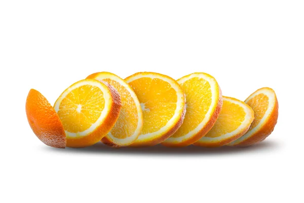 Fette di arancia cadenti su bianco — Foto Stock