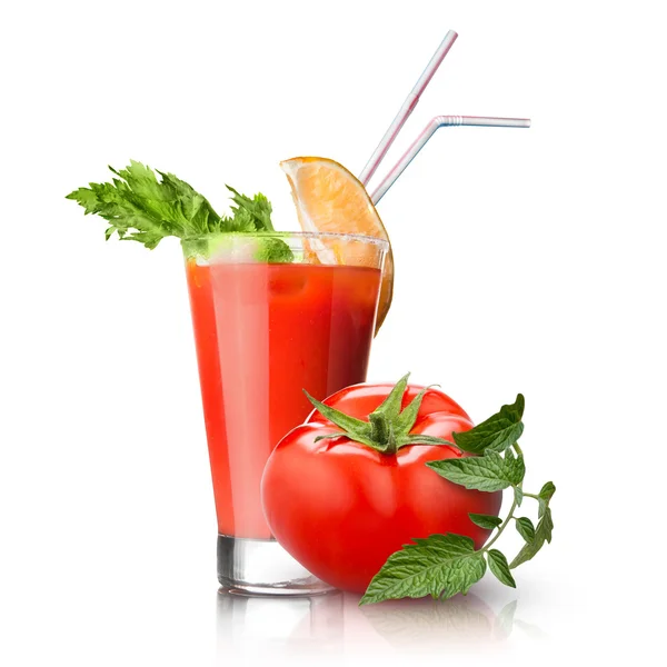 Tomate rouge et verre de jus sur blanc — Photo