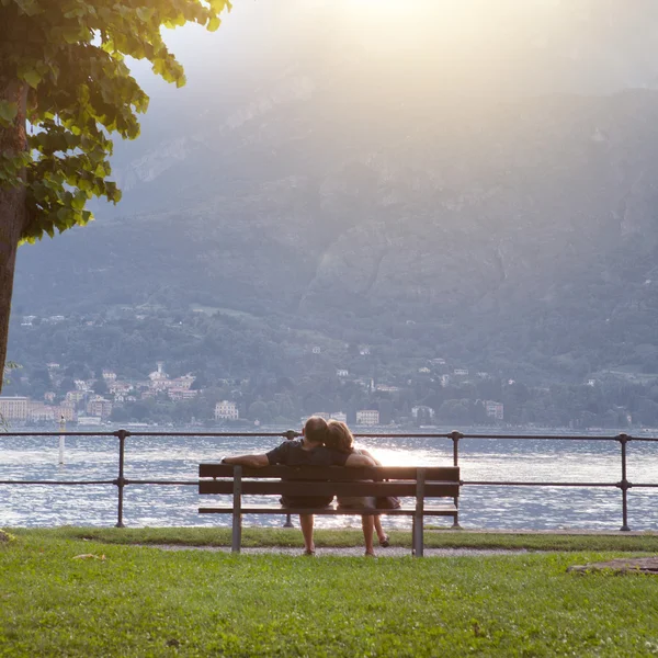 Veduta del lago di Como al tramonto a Bellagio — Foto Stock