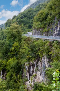 Dağlarda İtalyan yol