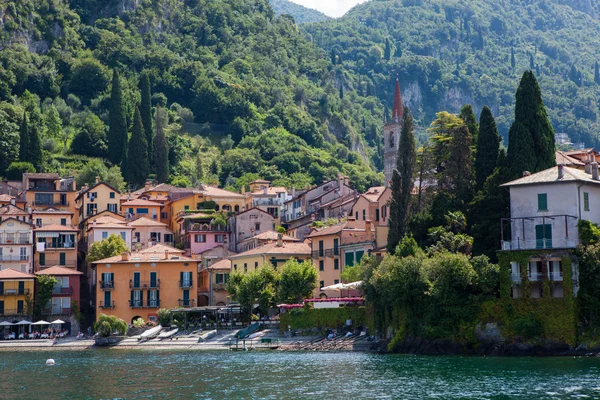 Weergave van varenna in Comomeer — Stockfoto