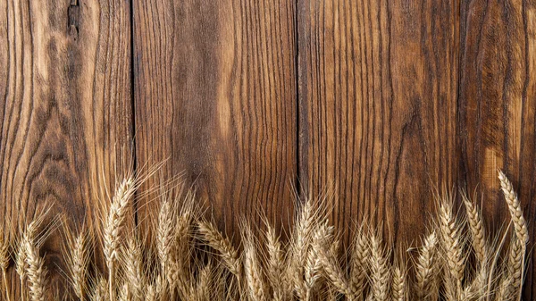 Wheat on wood — Stock Photo, Image