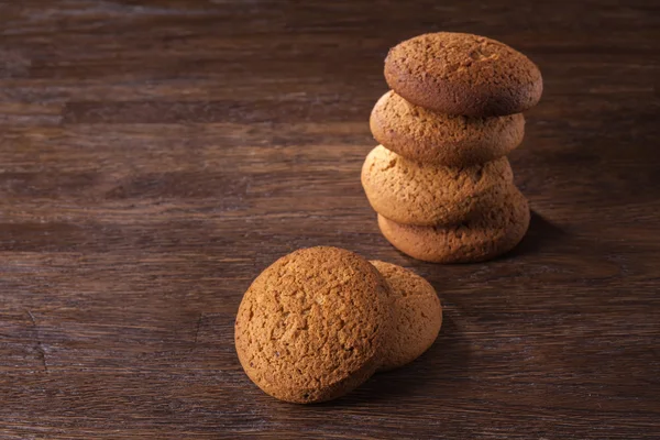 Galletas de avena sobre mesa de madera — Foto de Stock