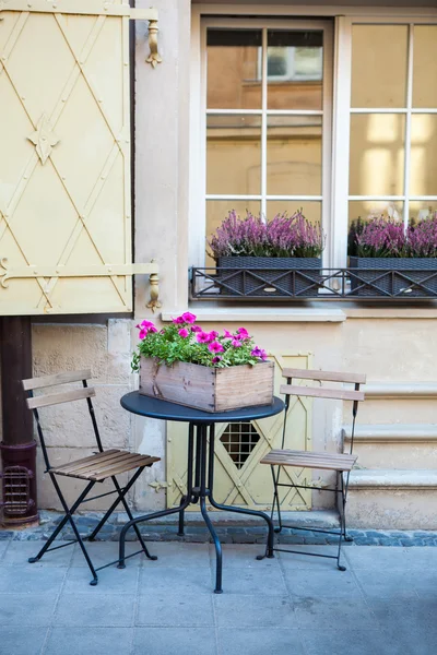 Romantic street decor with flowers — Stock Photo, Image