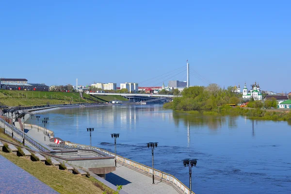 Inondation printanière du remblai dans la ville de Tioumen, en Russie . — Photo