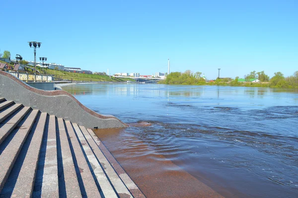 Jarní záplavy z nábřeží ve městě Tyumen, Rusko. — Stock fotografie