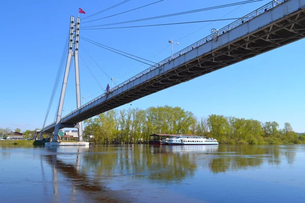 The pedestrian cable-stayed bridge on the Tura River — Stock Photo, Image