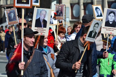 9 Mayıs 2016 üzerinde zafer günü geçit töreni. Ölümsüz alayı. Tyumen, Rusya Federasyonu