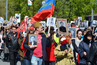 9 Mayıs 2016 üzerinde zafer günü geçit töreni. Ölümsüz alayı. Tyumen, Rusya Federasyonu