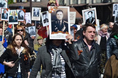 9 Mayıs 2016 üzerinde zafer günü geçit töreni. Ölümsüz alayı. Tyumen, Rusya Federasyonu