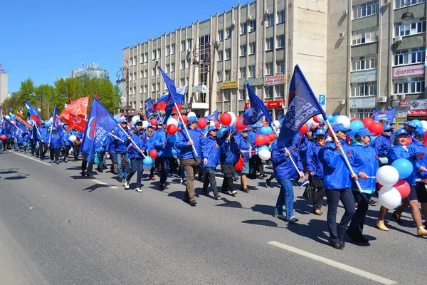 2016 年 5 月 9 日胜利日游行。Uni 的代表 — 图库照片