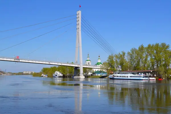 Tyumen Ryssland Maj 2018 Peshekhodny Bro Och Fartyget Tyumen Vid — Stockfoto