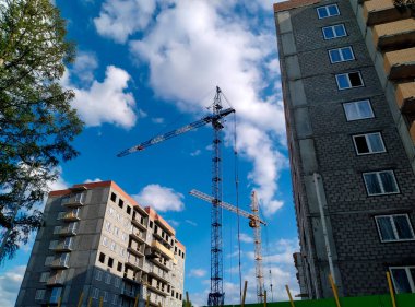 Construction of a monolithic brick multi-storey building