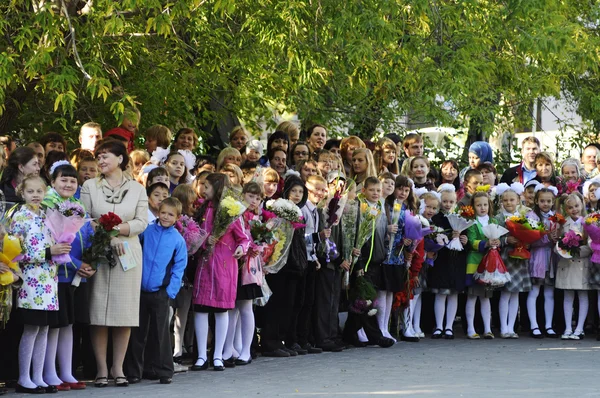 Tyumen Rusya Eylül 2018 Öğrencilerin Okul Bahçesinde Ciddi Bir Cetvel — Stok fotoğraf