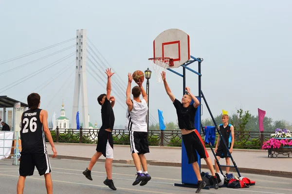 Tyumen Rusia Agosto 2018 Street Basketball Foot Bridge Bridge Lovers —  Fotos de Stock