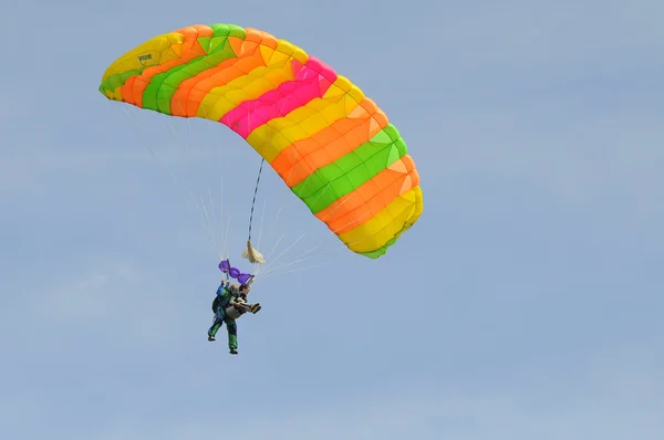 Tyumen Russia August 2018 Parachutist Goes Multi Colored Parachute — Stock Photo, Image