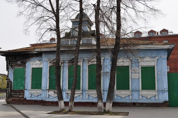 A második félidő (19V) faépítészetének emlékműve. Tyumen, — Stock Fotó