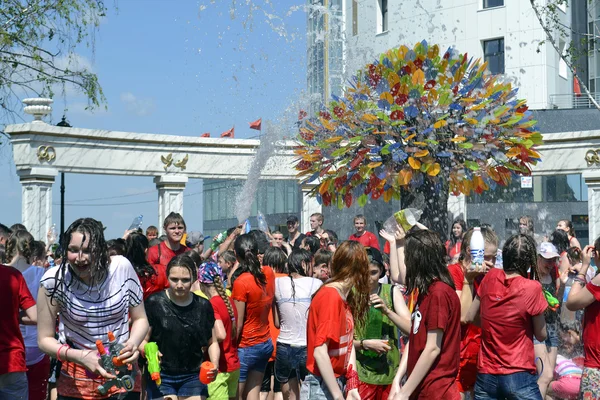 The game "Water Fight" in honor of opening of a summer season on — Stock Photo, Image