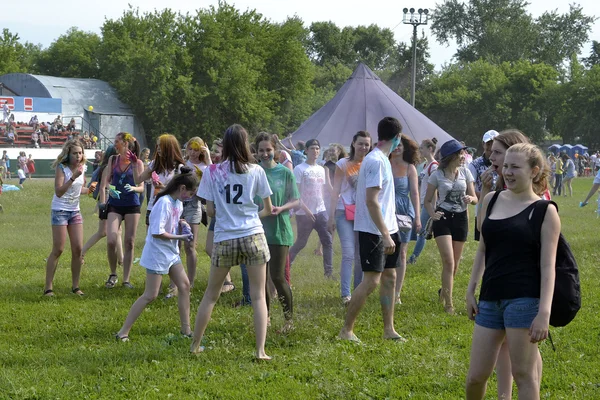"Care"na Festiwal farb w Tyumen, Federacja Rosyjska. 20.06.2015. — Zdjęcie stockowe