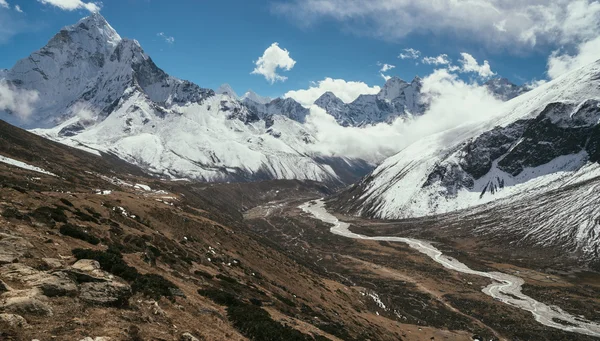 Ama dablam vrchol v Himalájích — Stock fotografie